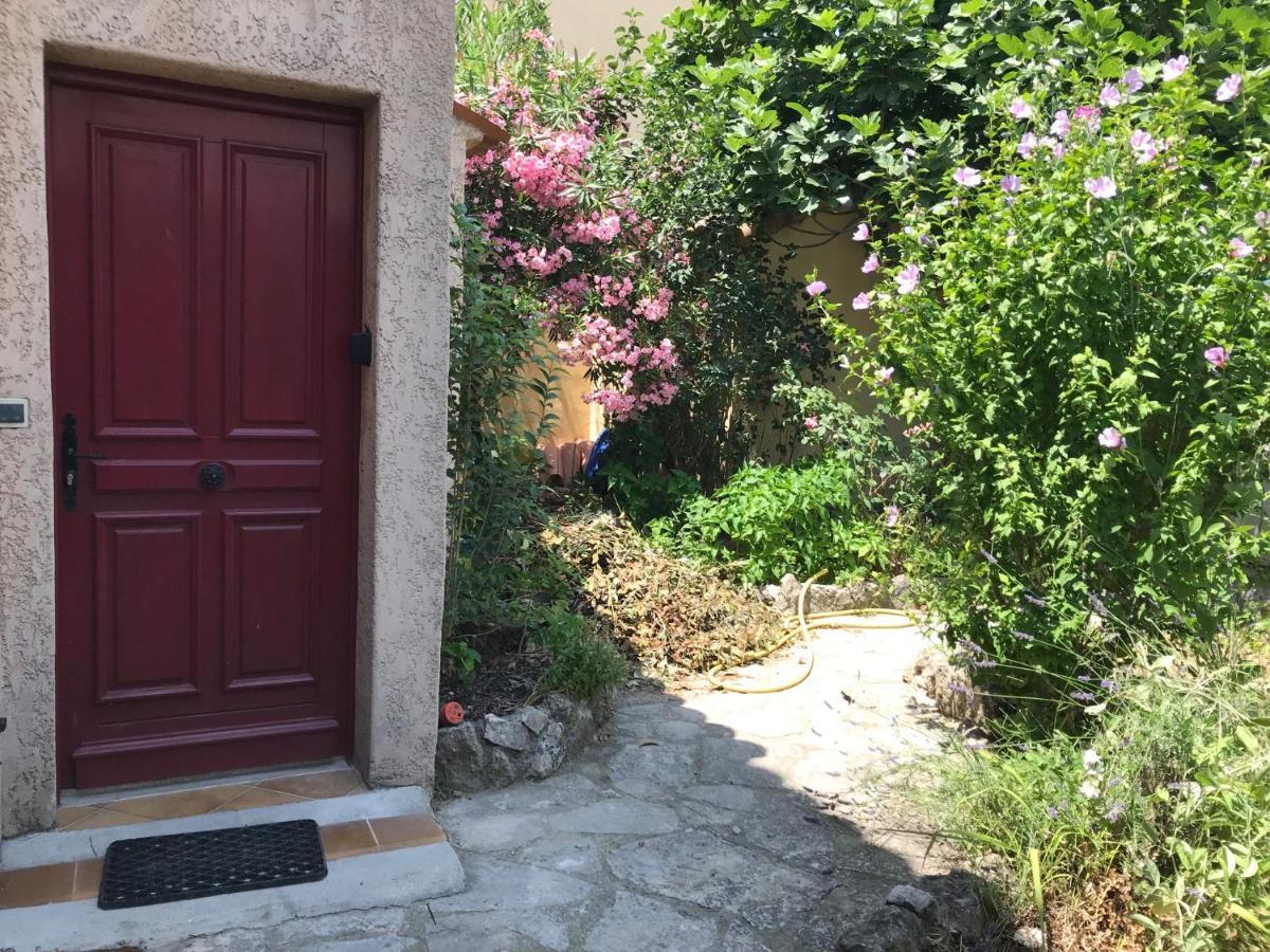 Chambre climatisée avec sdb privée dans une villa avec piscine privée Marsiglia Esterno foto