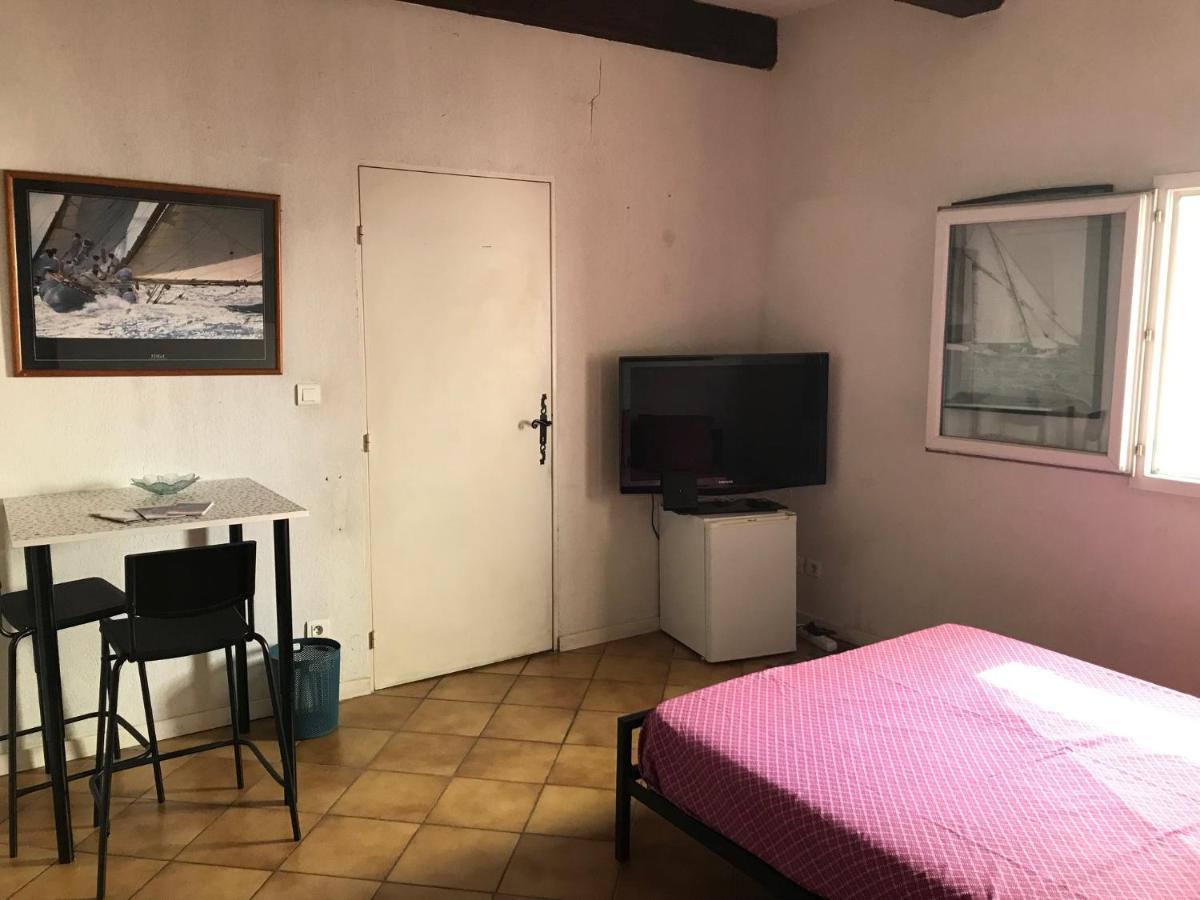 Chambre climatisée avec sdb privée dans une villa avec piscine privée Marsiglia Esterno foto
